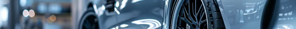 深色車為什麼更容易看見細紋與水痕？